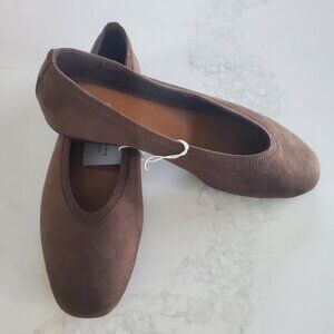 A New Day...New With Box Brown Sammie Flat with Memory Foam  size 9